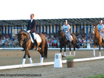 horsesbythesea2005